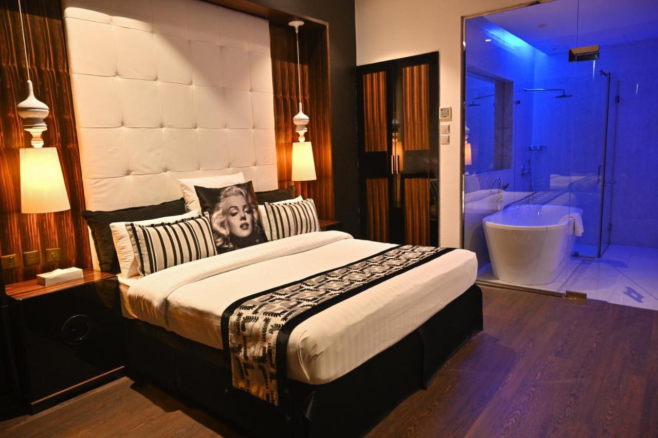 Ista Suites Seef Manama Exteriör bild