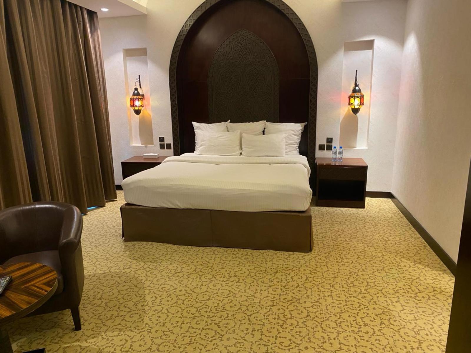 Ista Suites Seef Manama Exteriör bild