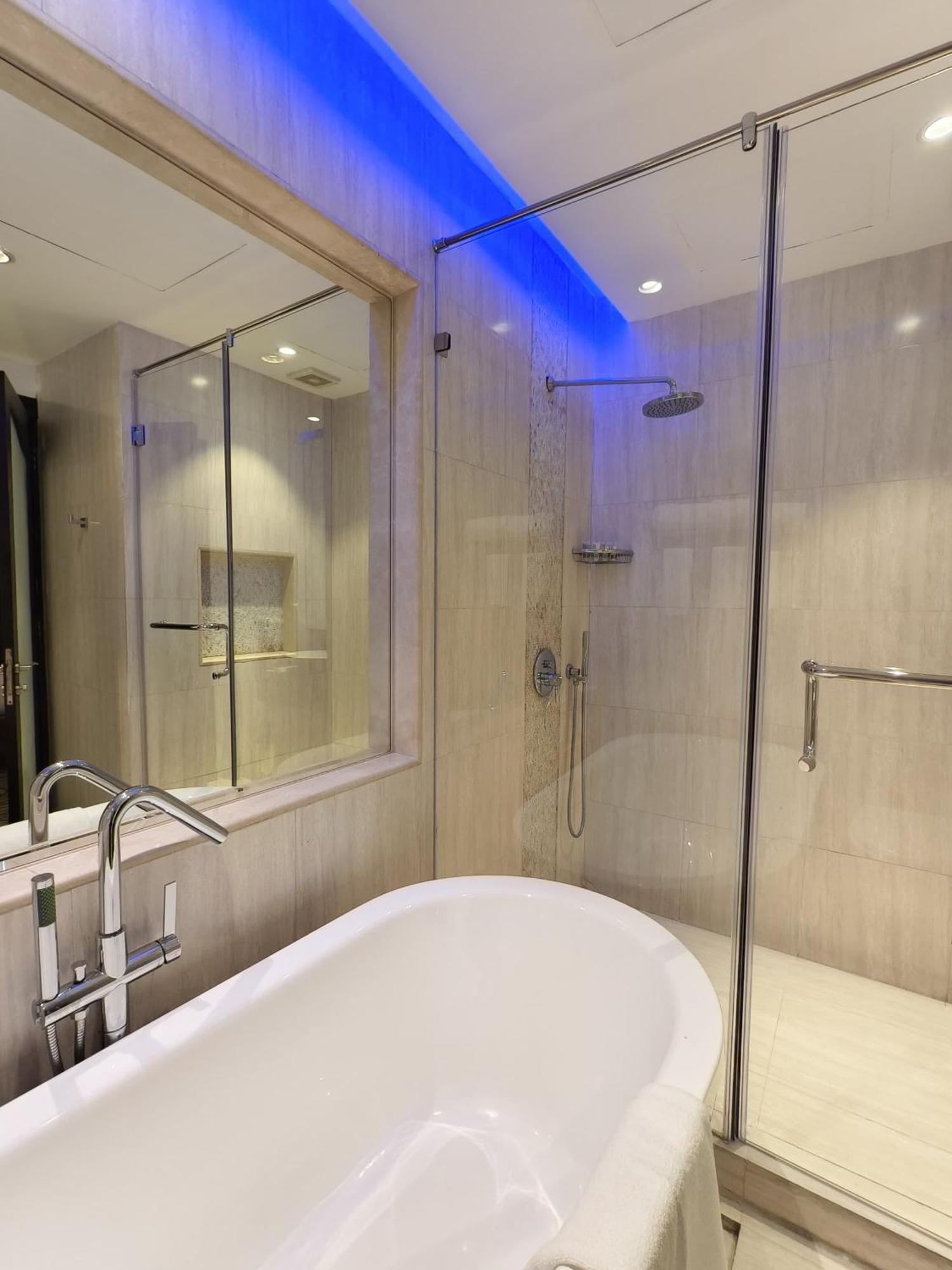 Ista Suites Seef Manama Exteriör bild